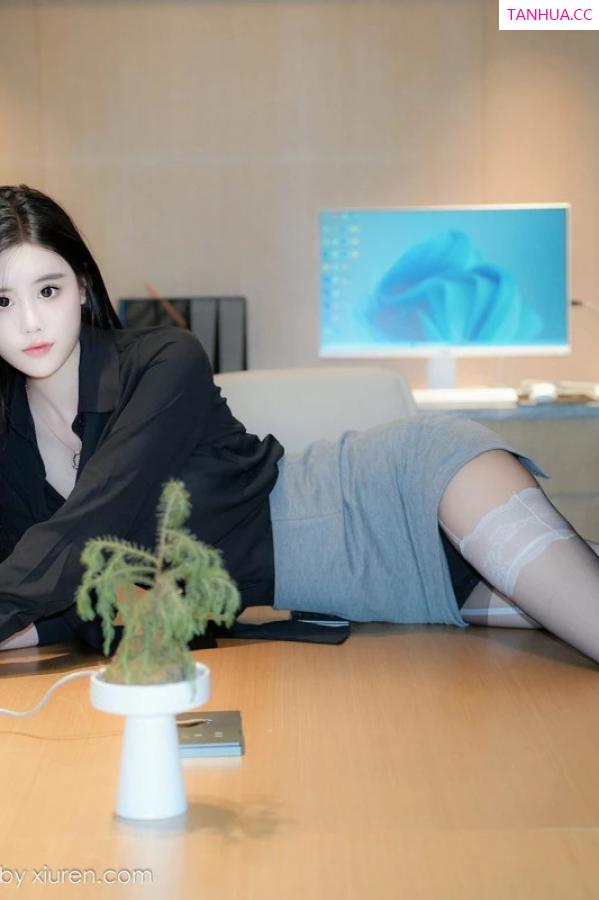   [XiuRen]高清写真图 2024.09.14 No.9167 Erikaki 短裙美腿第3张图片